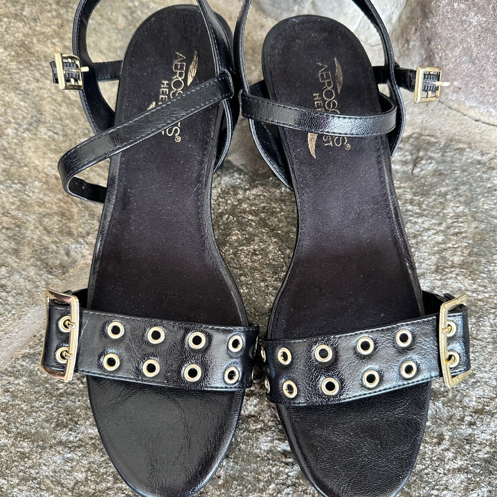 NWOT AEROSOLES heelrest Black Sandals with Edgy Metal Accents